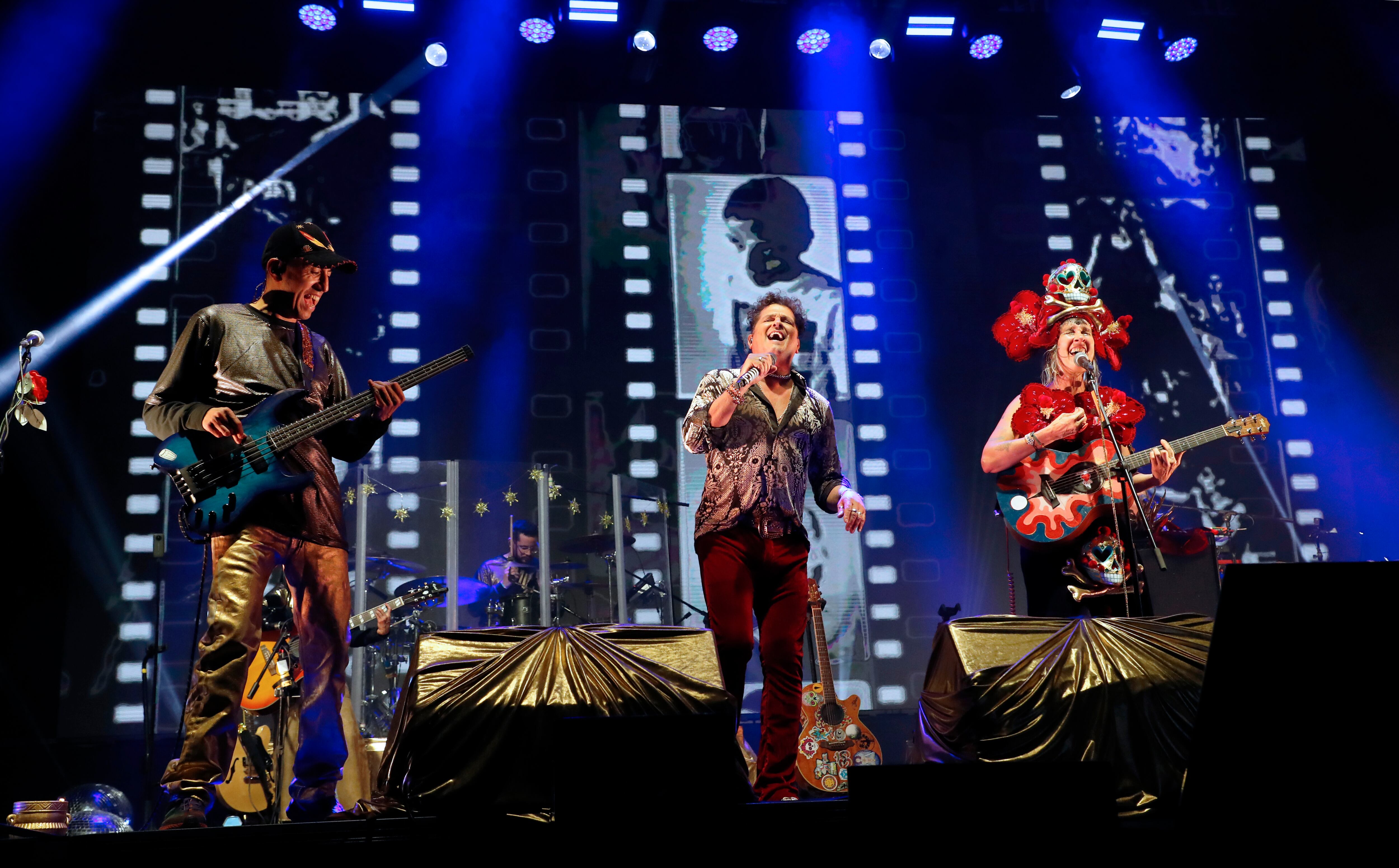 Concierto Aterciopelados 28 años  El Dorado su segundo trabajo de estudio Andrea Echeverri y Héctor Buitrago , junto a Carlos Vives y al cantante de Café Tacvba, Rubén Albarrán
Palacio de los Deportes de Bogotá 
22 de abril de 2023
Foto Guillermo Torres Reina / Semana