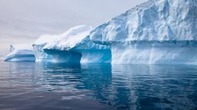 Los lagos de agua dulce de la isla se alimentan de un sistema subterráneo formado por depósitos volcánicos altamente permeables.