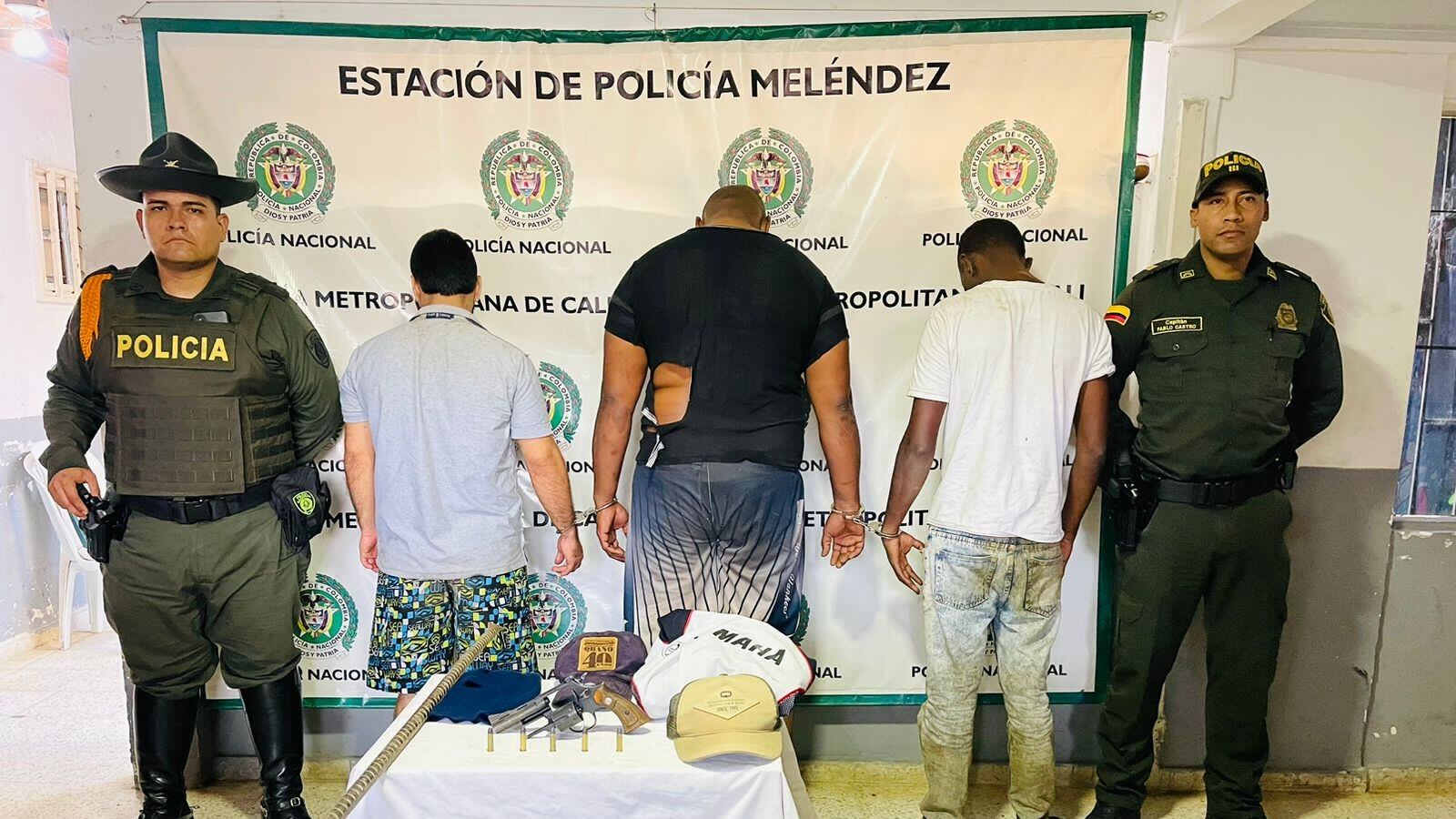 Tres presuntos asaltantes fueron capturados en zona rural de Cali luego de ser perseguidos por aire y tierra.