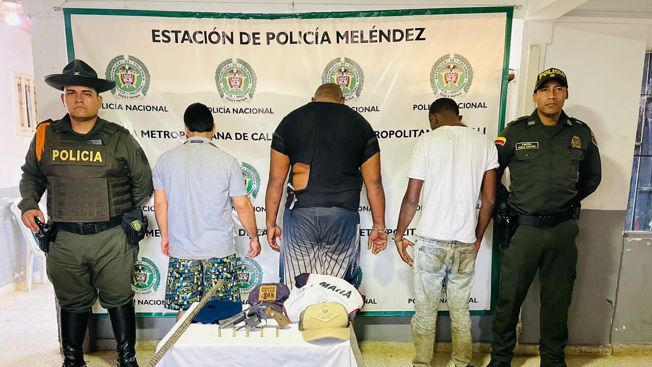 Los capturados fueron dejados a disposición de la autoridad competente, que les impuso medida de aseguramiento intramural.