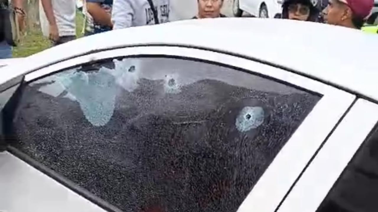 Así quedó el vehículo donde se movilizaba el coronel Rafael Granados Rueda, asesinado en Popayán, Cauca.