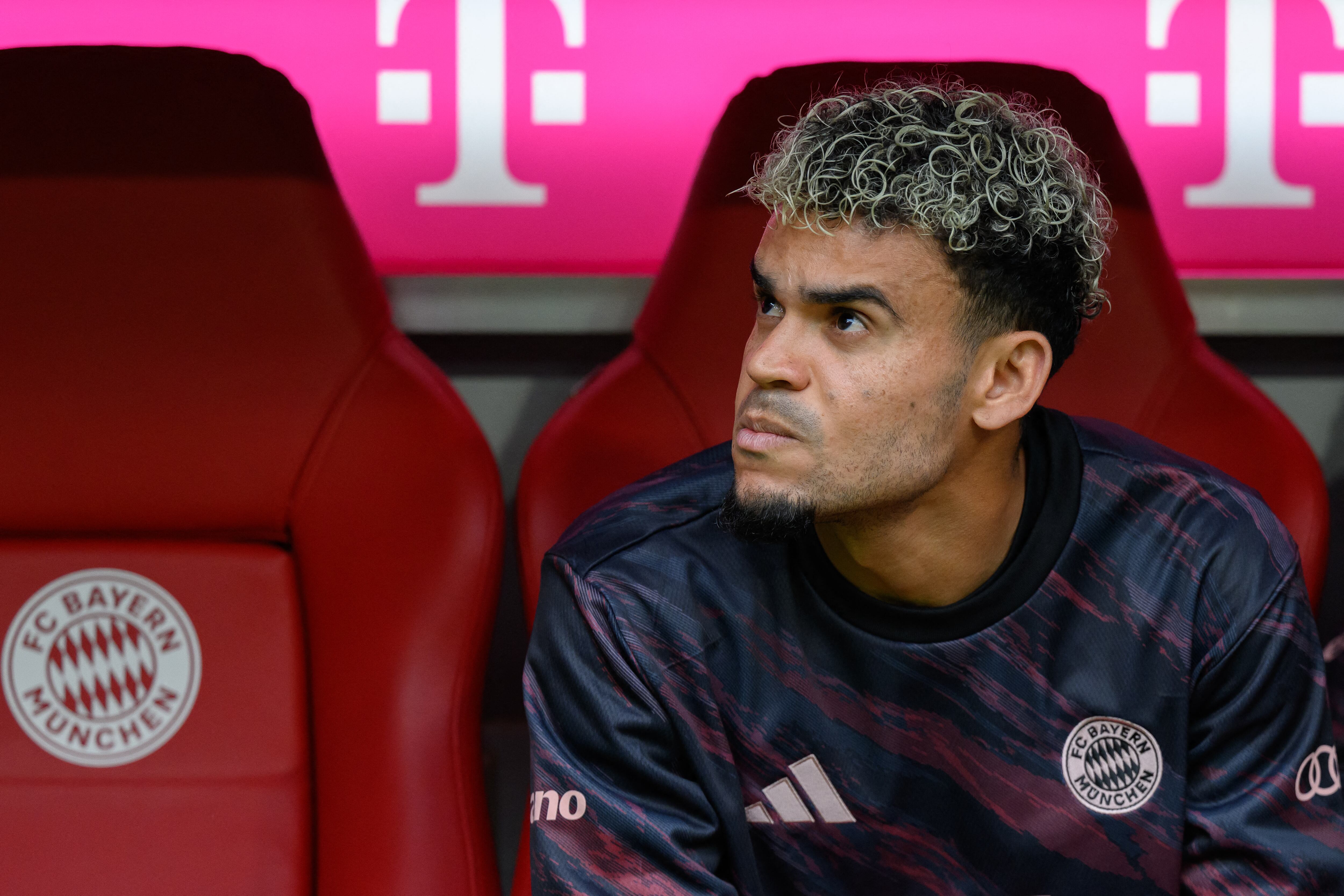 MUNICH, GERMANY - AUGUST 02: Luis Diaz of FC Bayern M�nchen looks on prior to the pre-season friendly match between FC Bayern M�nchen and Olympique Lyonnais at Allianz Arena on August 02, 2025 in Munich, Germany. (Photo by Christian Kaspar-Bartke/Getty Images) (Photo by Christian Kaspar-Bartke / GETTY IMAGES EUROPE / Getty Images via AFP)