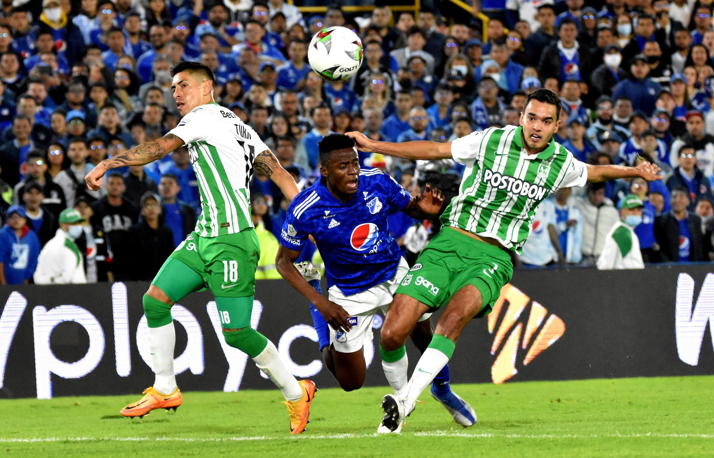 BOGOTÁ - COLOMBIA, 11-06-2022: Millonarios F.C. y Atlético Nacional en partido por la apertura cuadrangulares grupo A fecha 5 de la Liga BetPlay DIMAYOR I 2022 jugado en el estadio Estadio Nemesio Camacho El Campín de la ciudad de Bogotá. / Millonarios FC. and Atlético Nacional in a match for the opening home runs group A date 5 of the BetPlay DIMAYOR I 2022 League played at the Estadio Nemesio Camacho El Campín stadium in the city of Bogotá. Photo: VizzorImage / Felipe Caicedo / Staff