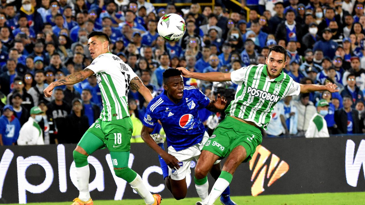 BOGOTÁ - COLOMBIA, 11-06-2022: Millonarios F.C. y Atlético Nacional en partido por la apertura cuadrangulares grupo A fecha 5 de la Liga BetPlay DIMAYOR I 2022 jugado en el estadio Estadio Nemesio Camacho El Campín de la ciudad de Bogotá. / Millonarios FC. and Atlético Nacional in a match for the opening home runs group A date 5 of the BetPlay DIMAYOR I 2022 League played at the Estadio Nemesio Camacho El Campín stadium in the city of Bogotá. Photo: VizzorImage / Felipe Caicedo / Staff