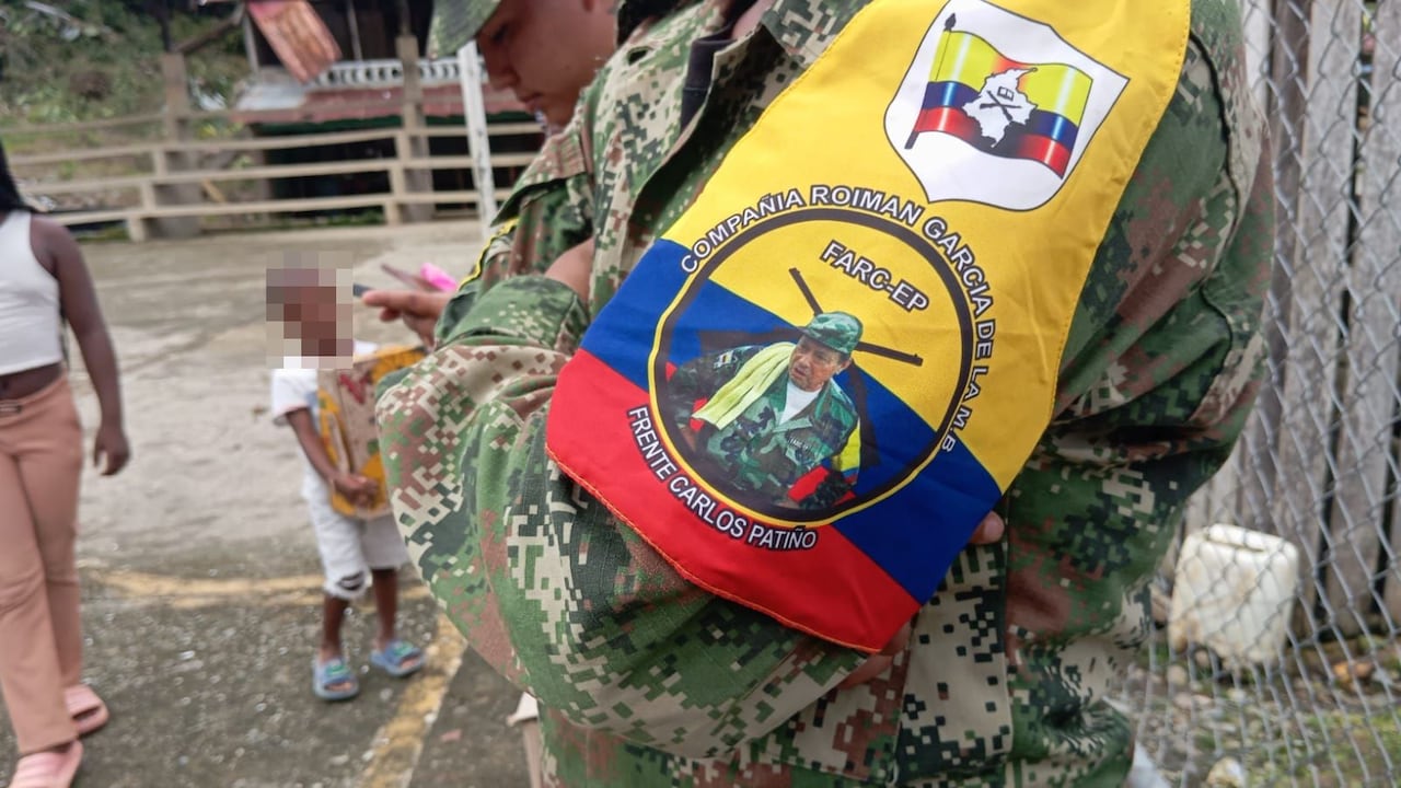 Integrantes del frente Carlos Patiño de las Farc entregaron regalos a los niños y niñas de las poblaciones ubicadas en el Cañón del Micay.