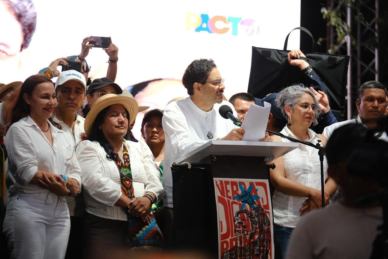 El candidato presidencial del Pacto Histórico, Iván Cepeda, realizó un acto de campaña en la ciudad de Santa Marta.