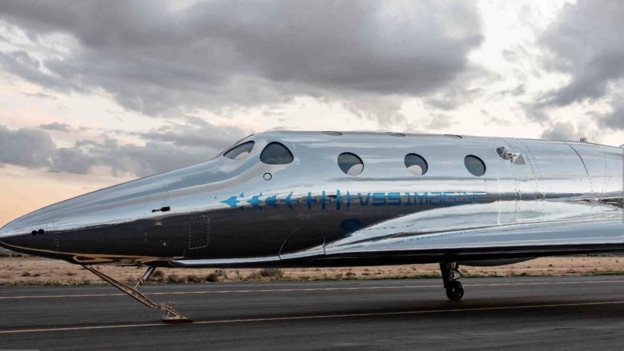 Esta es la nave de Virgin Galactics que llevará a los turistas espaciales.