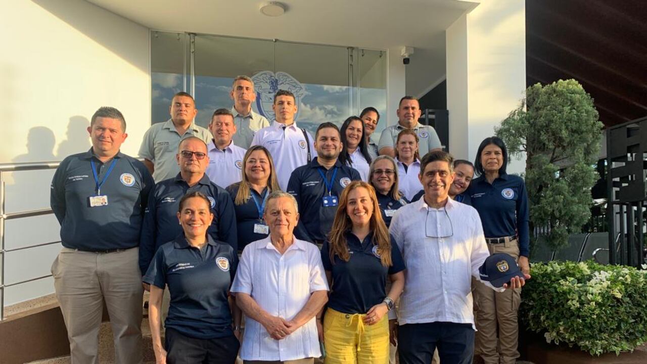 Funcionarios consulares de Colombia en San Antonio del Táchira en Venezuela.