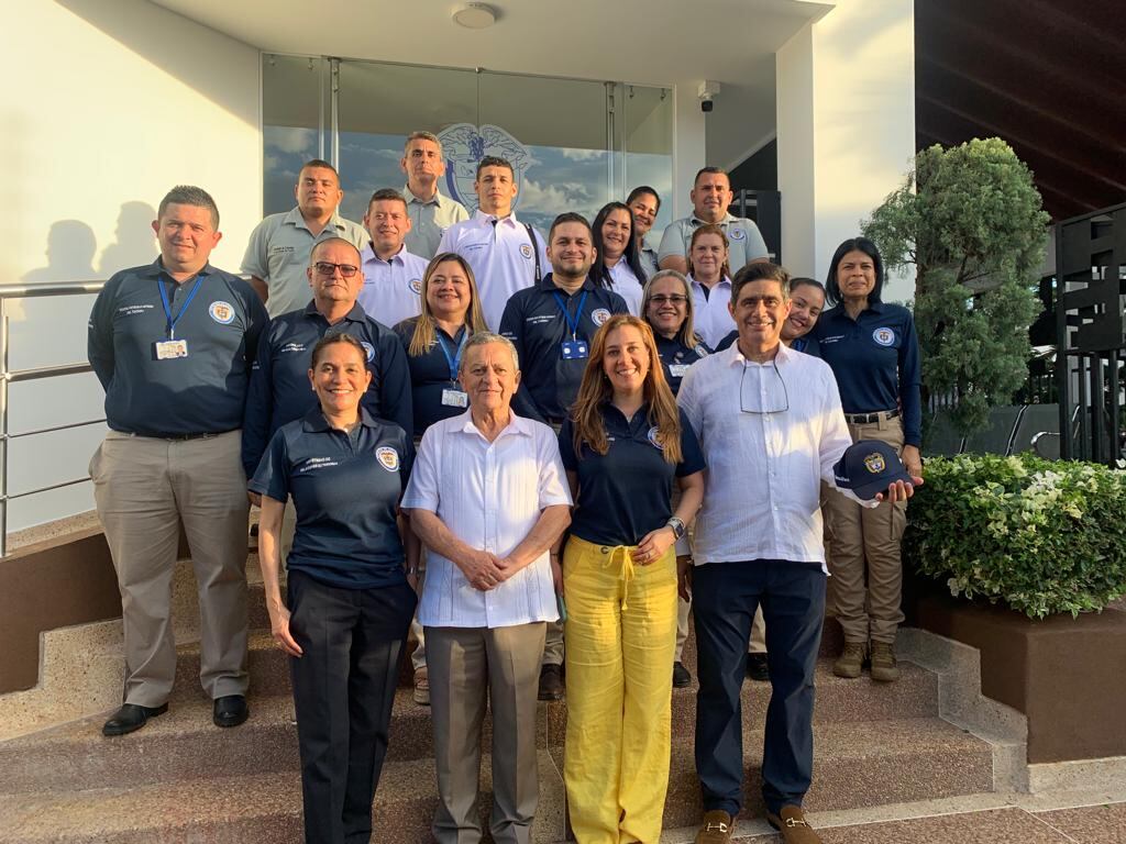 Funcionarios consulares de Colombia en San Antonio del Táchira en Venezuela.