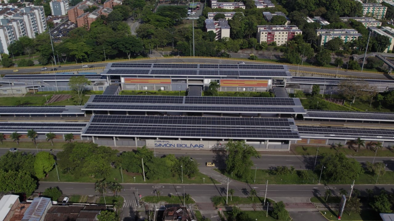 Planta solar de Emcali en Terminal del MIO