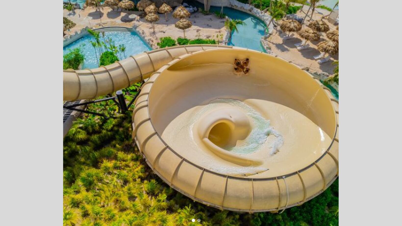 Los toboganes son una de las principales atracciones de los parques acuáticos