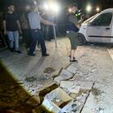 Periodistas filman el lugar de un ataque israelí en los suburbios del sur de Beirut el 23 de septiembre de 2024. El ejército israelí dijo que había llevado a cabo un "ataque selectivo" en la capital libanesa el 23 de septiembre, y una fuente libanesa dijo que "un dron israelí atacó a uno de los principales agentes de Hezbolá". (Foto de AFP)