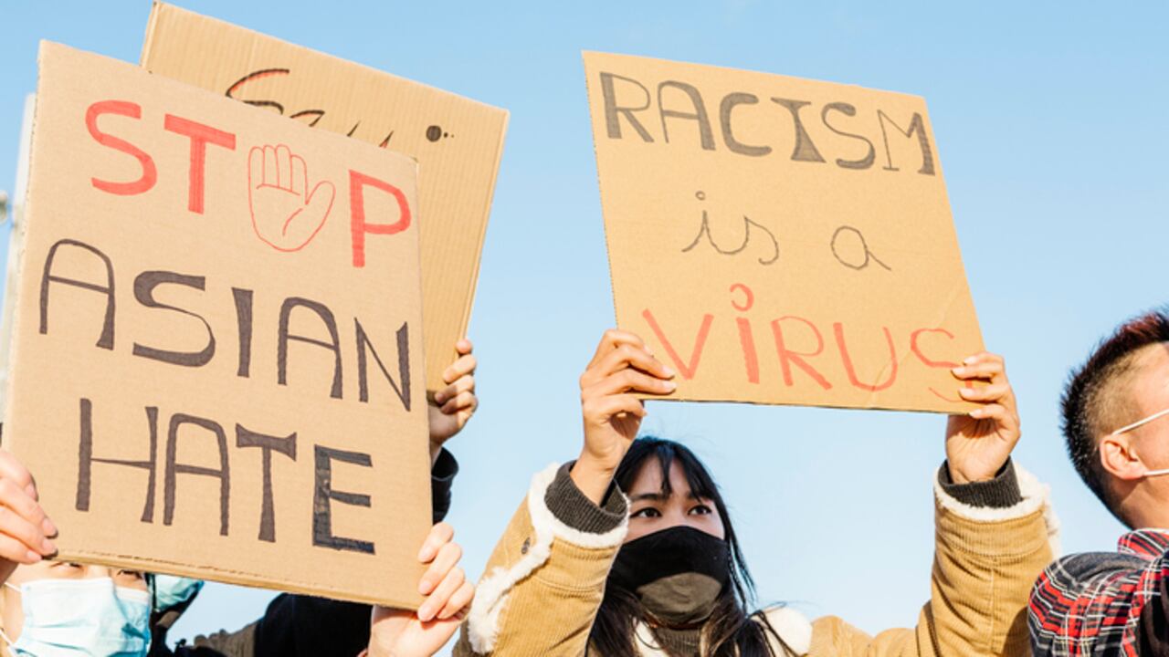 El sospechoso atacó a una víctima asiática cerca del campus de la Universidad de Cincinnati.