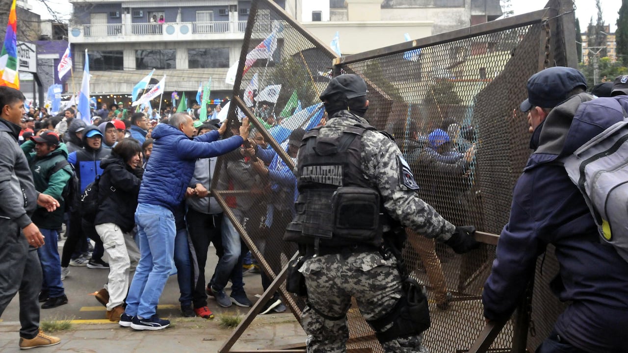 In this photo released by Telam demonstrators clash with infantry police outside the Legislature of Jujuy, where Governor Gerardo Morales promotes a provincial constitutional reform, in San Salvador de Jujuy, Argentina on June 20, 2023. (Photo by Edgardo VARELA / TELAM / AFP) / Argentina OUT / RESTRICTED TO EDITORIAL USE - MANDATORY CREDIT "AFP PHOTO / TELAM / EDGARDO VARELA" - NO MARKETING - NO ADVERTISING CAMPAIGNS