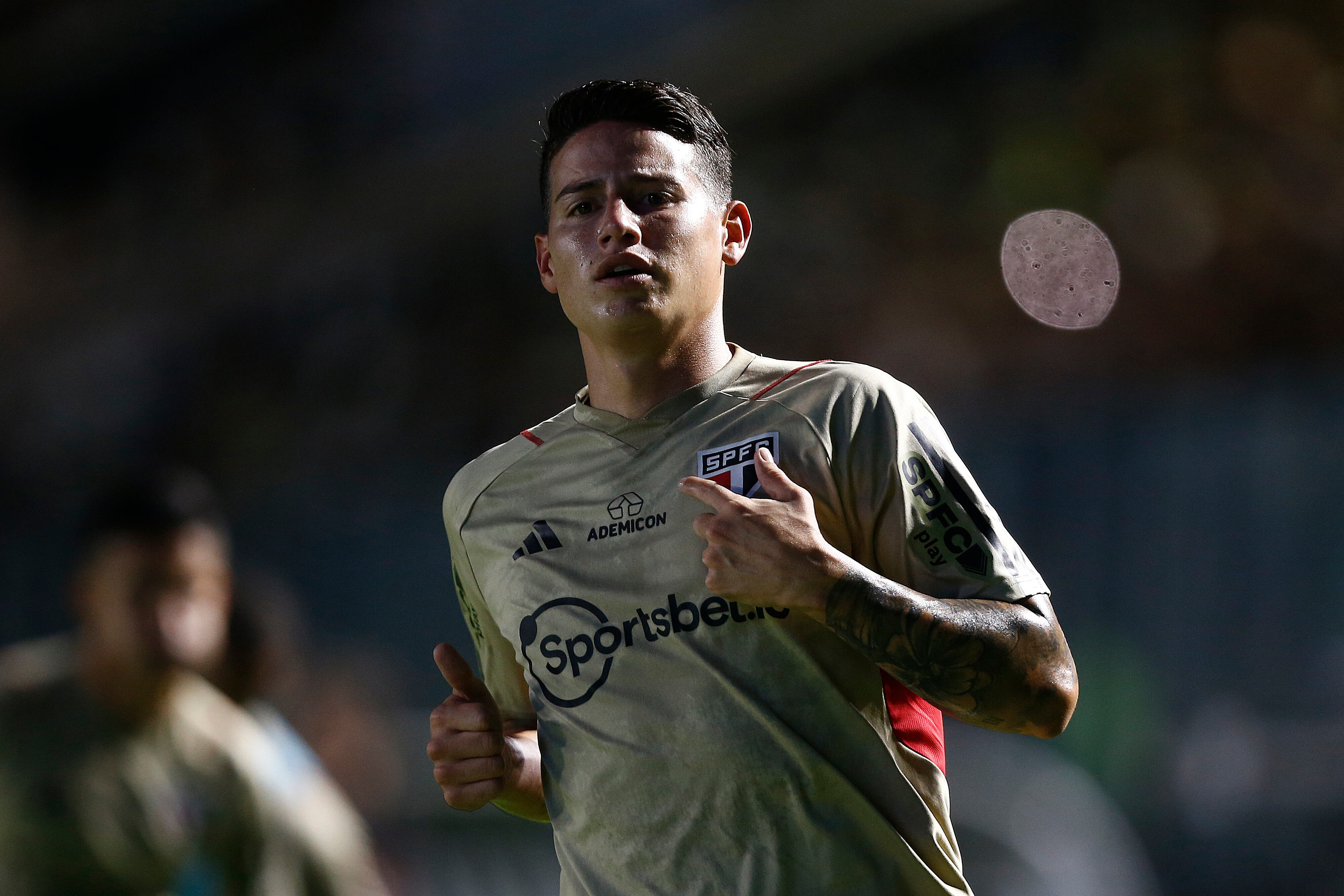 RIO DE JANEIRO, BRAZIL - OCTOBER 7: James Rodriguez of Sao Paulo warms up before the match between Vasco Da Gama and Sao Paulo as part of Brasileirao 2023 at Sao Januario Stadium on October 7, 2023 in Rio de Janeiro, Brazil. (Photo by Wagner Meier/Getty Images)
