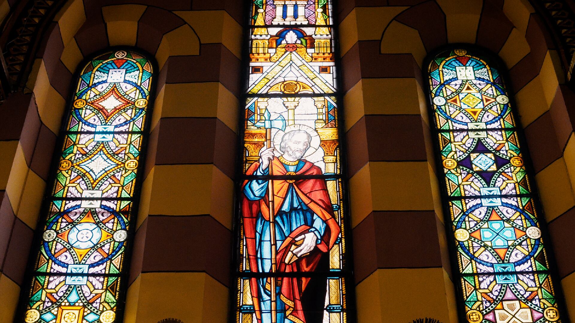 Iglesia Nuestra Señora de las Nieves – Es la cuarta iglesia que se construyó en el mismo lugar, después de que en 1917 un terremoto dejara con graves daños la estructura que la precedió. En 1922 se le encargó el diseño al padre francés Juan Bautista Arnaud, pero fue Arturo Jaramillo quien ejecutó su construcción.