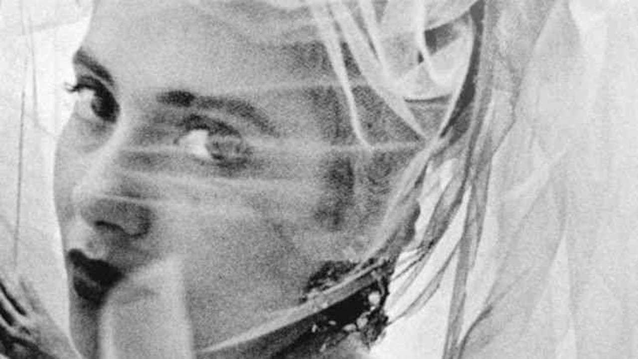 Anita Raja escribe desde los años 1990 bajo seudónimo de Elena Ferrante.