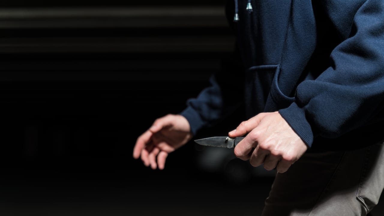 Un joven apareció muerto y su cuerpo tenía más de 100 puñaladas.