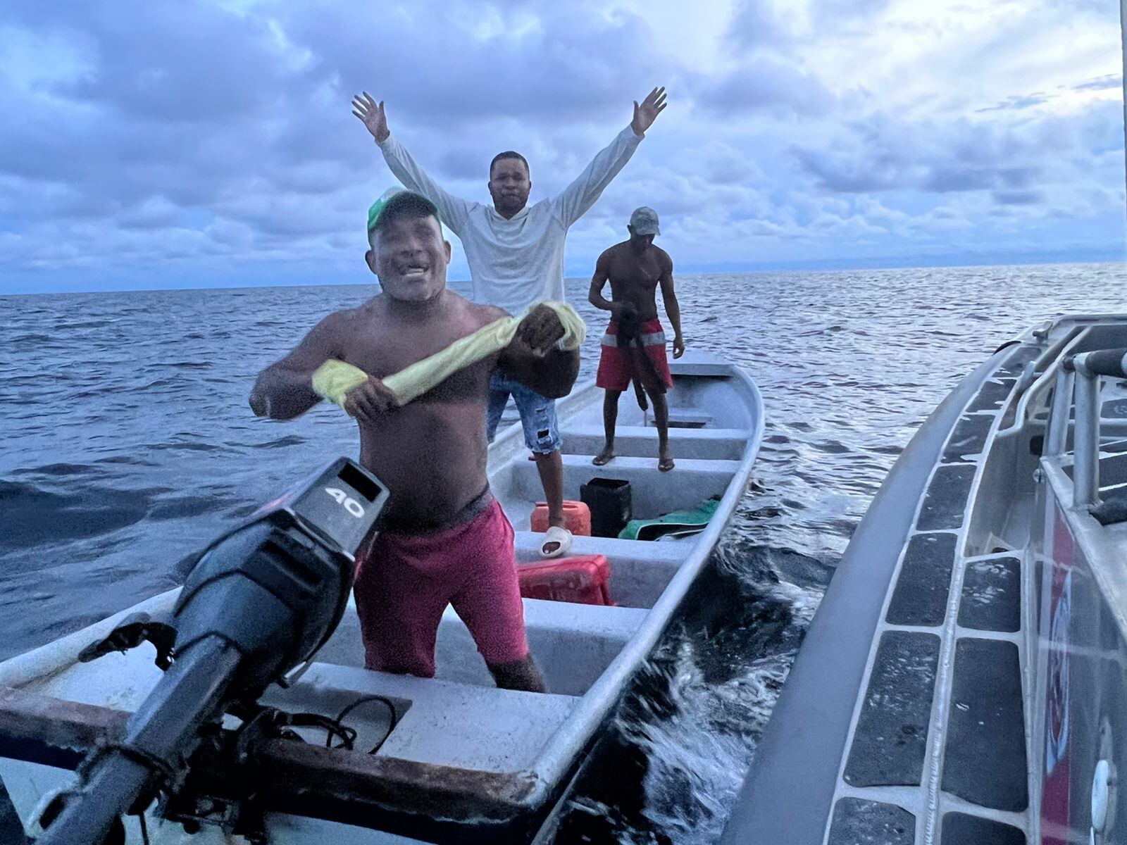 Exitosa operación en el Golfo de Morrosquillo: así fue el rescate de tres pecadores que desaparecieron mientras realizaban una faena