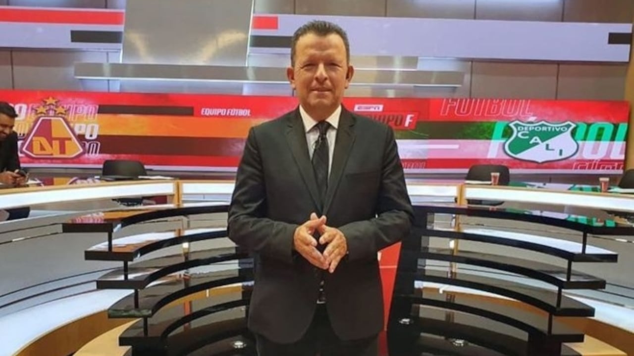 Adolfo Pérez, periodista deportivo pide un recambio en la Selección Colombia. Está convencido que la era James Rodríguez y Falcao terminó.