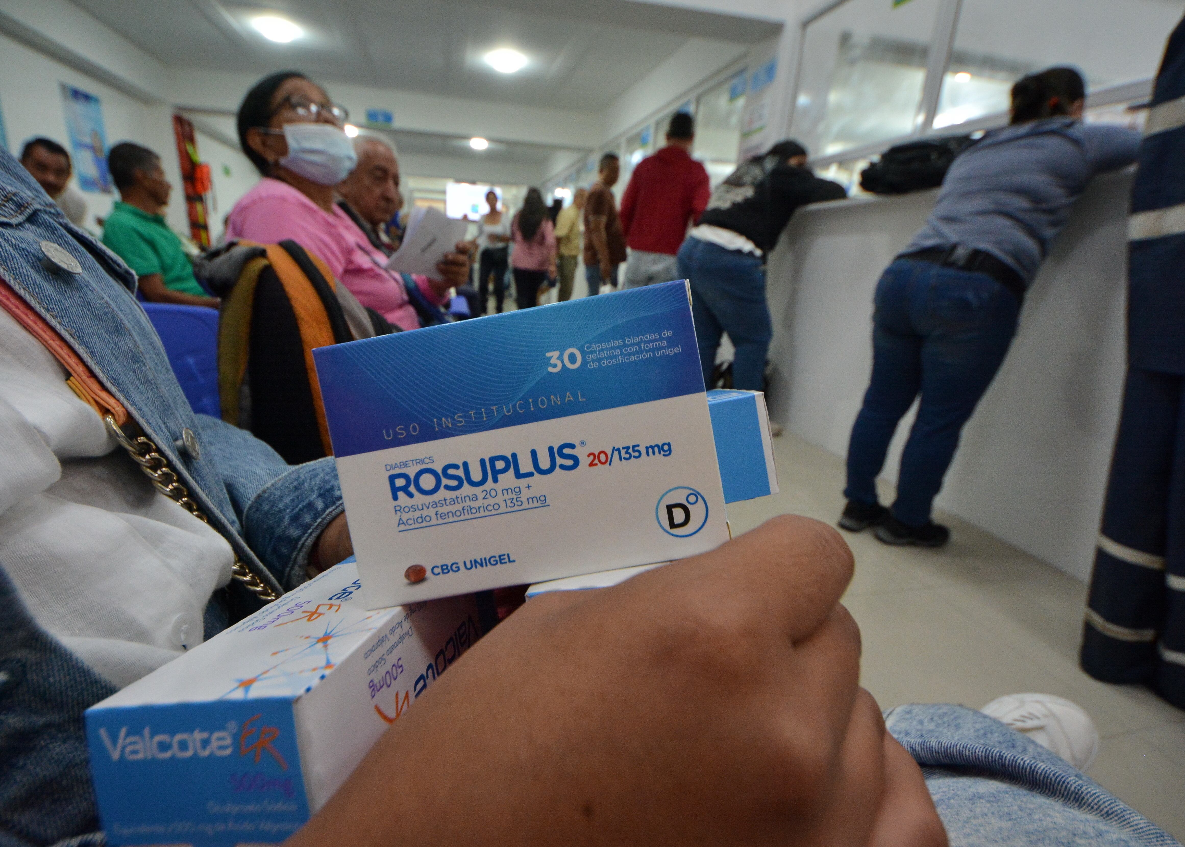 Desde este viernes, 28 de marzo, los usuarios de la Nueva EPS podran reclamar sus medicinas en el nuevo dispensario de Disfarma en el barrio Tequendama. Foto Jorge Orozco.