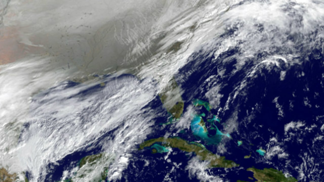 En esta imagen satelital, se ve la entrada de una gran zona de baja presión al norte de Estados Unidos. Foto: NOAA.