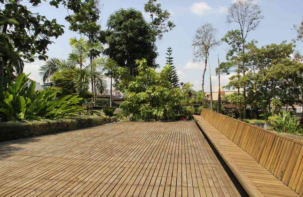 La obra ‘Parque del Agua’ en Bucaramanga, de Lorenzo Castro y Juan Camilo Santamaría, ganó el premio Karl Brunner por mejor diseño urbano y paisajístico. También fue ganador en la XIX Bienal Colombiana de Arquitectura, 2004, y en la XIV Bienal Panamericana de Quito. Crédito foto: Carlos Pineda 