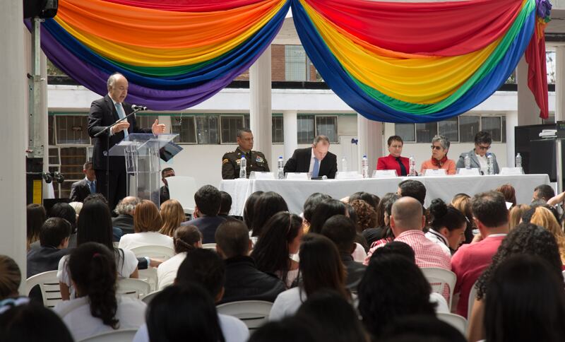 En la reclusión de mujeres El Buen Pastor, el Ministro de Justicia y del Derecho, Enrique Gil Botero