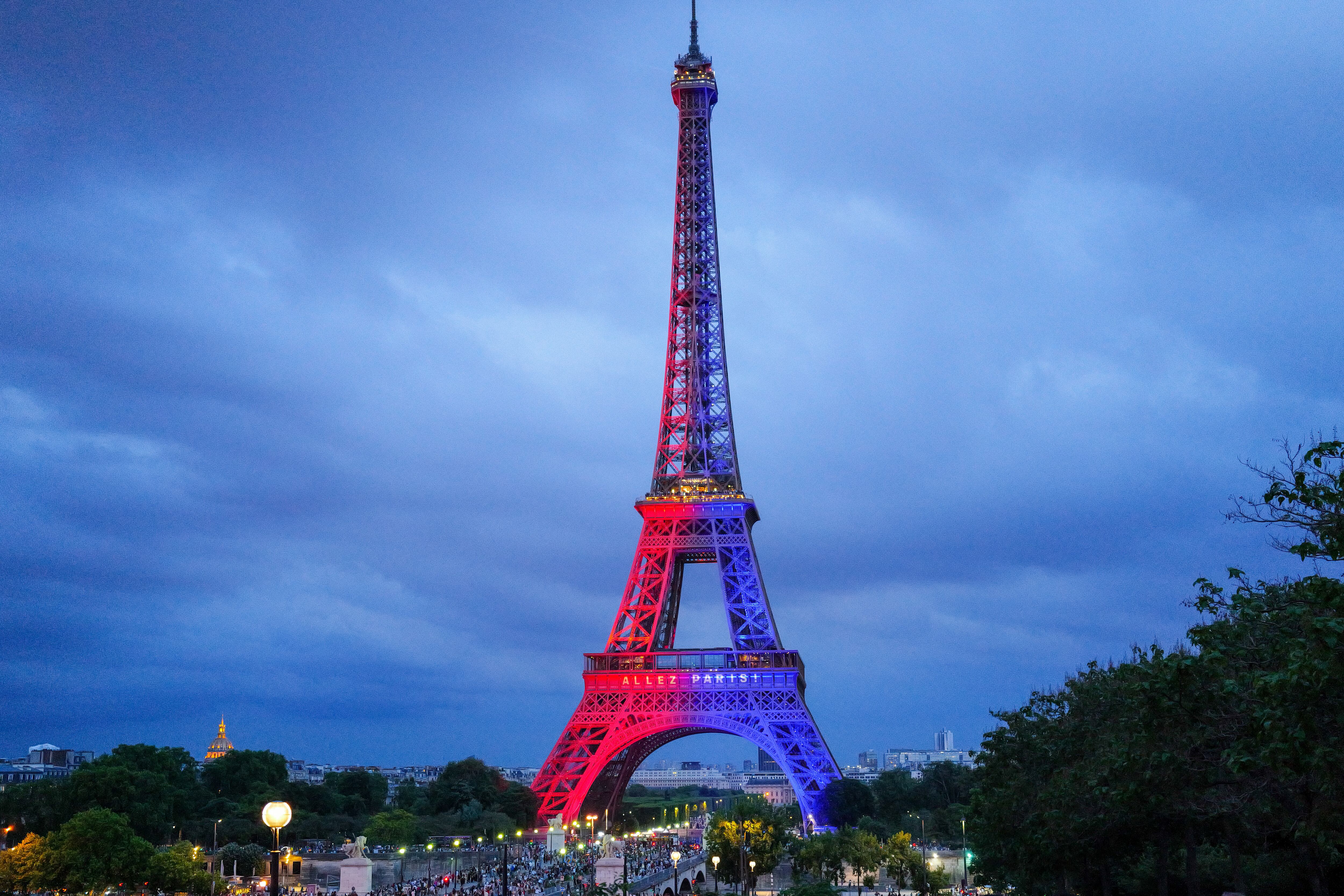 Luis Enrique, técnico del Paris Saint Germain, celebra la primera Liga de Campeones del equipo francés.