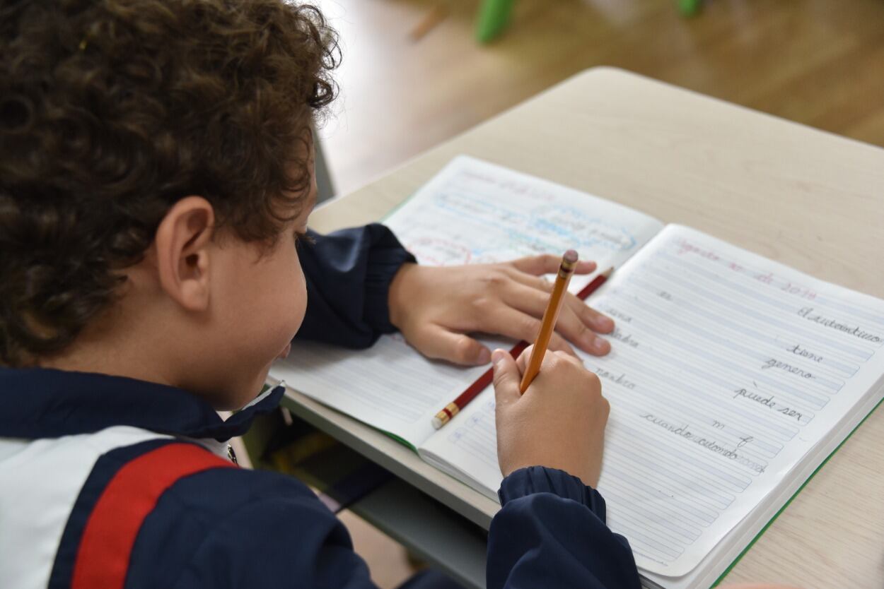 El San Mateo Apóstol hace parte del grupo internacional Inspired, al que pertenecen más de 60 planteles Premium del mundo (con modelos educativos innovadores) y cerca de 50 mil niñas, niños y jóvenes que disfrutan de ventajas, como: actividades académicas, culturales y deportivas; al igual que intercambios, campamentos de verano y grupos de investigación.