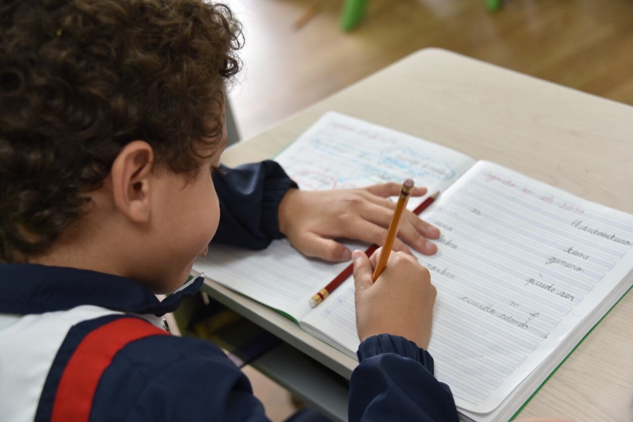 El San Mateo Apóstol hace parte del grupo internacional Inspired, al que pertenecen más de 60 planteles Premium del mundo (con modelos educativos innovadores) y cerca de 50 mil niñas, niños y jóvenes que disfrutan de ventajas, como: actividades académicas, culturales y deportivas; al igual que intercambios, campamentos de verano y grupos de investigación.