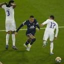 Kylian Mbappé, del París Saint-Germain, anota el gol en la victoria 1-0 ante el Real Madrid en la ida de los octavos de final de la Liga de Campeones, el 15 de febrero de 2022 (AP Foto/Francois Mori)
