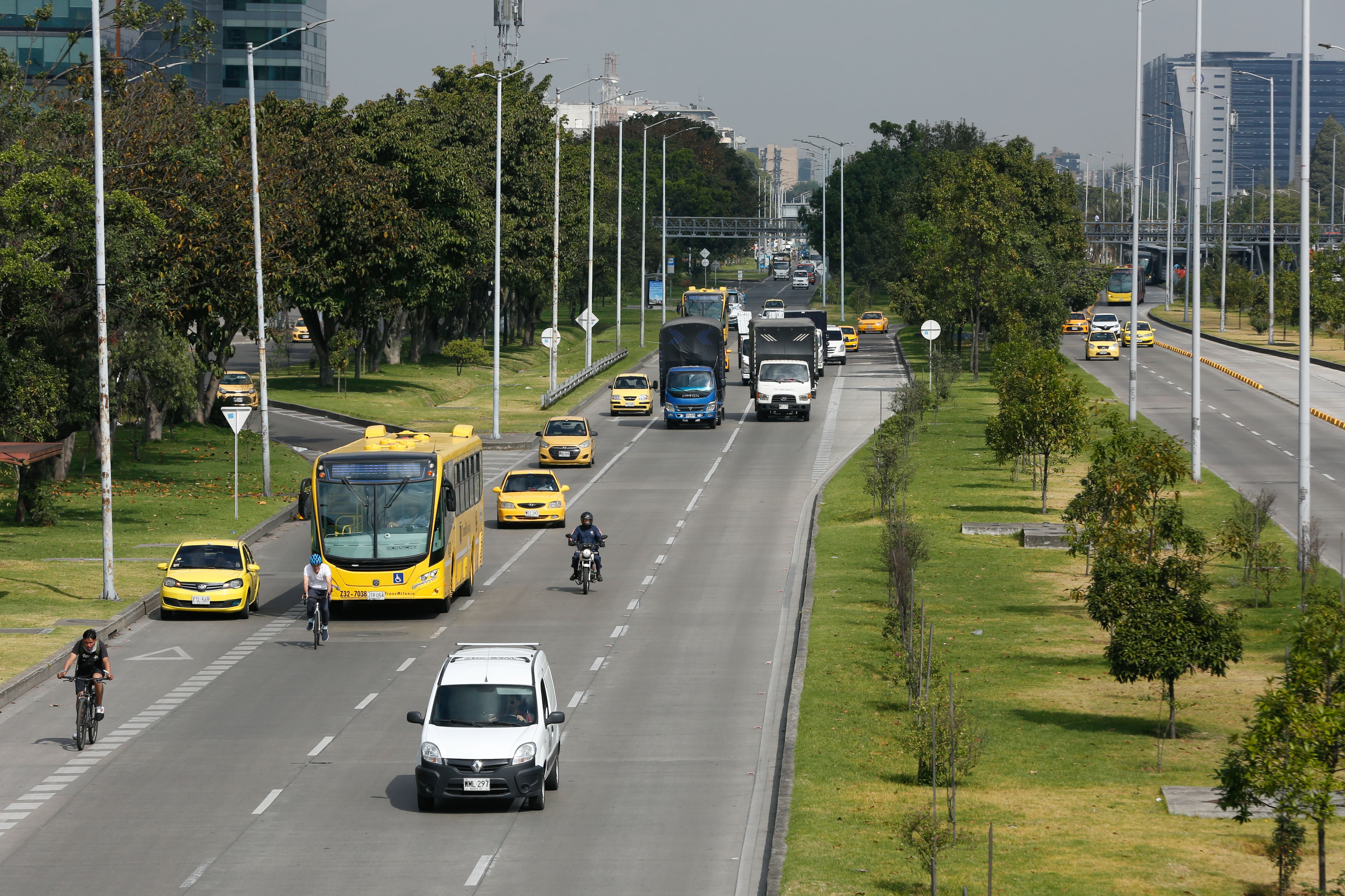 Patinetas, bicicletas, trafico suave