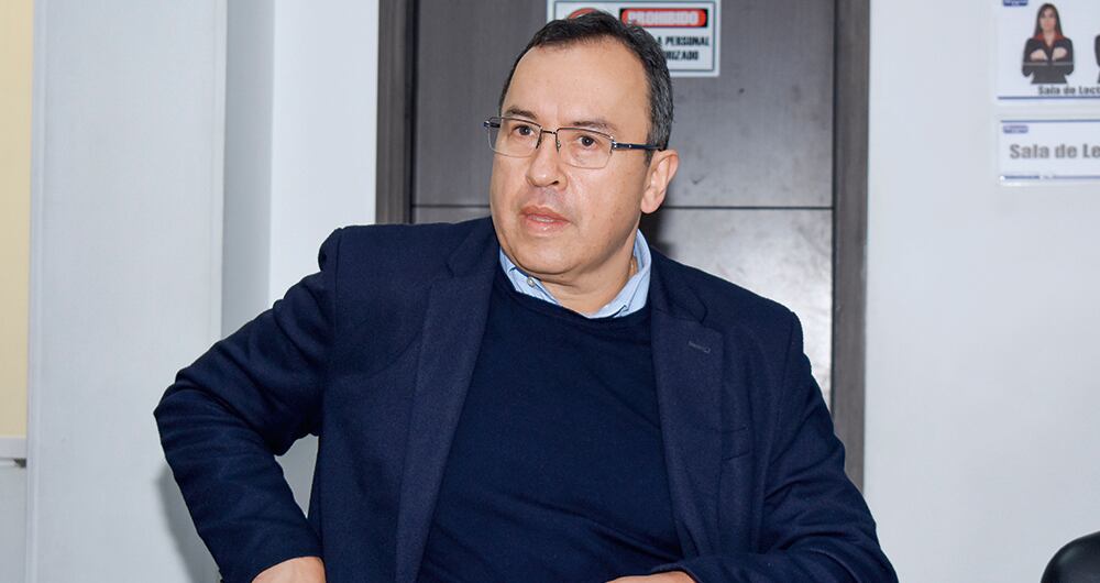 Alfonso Prada, jefe de debate.