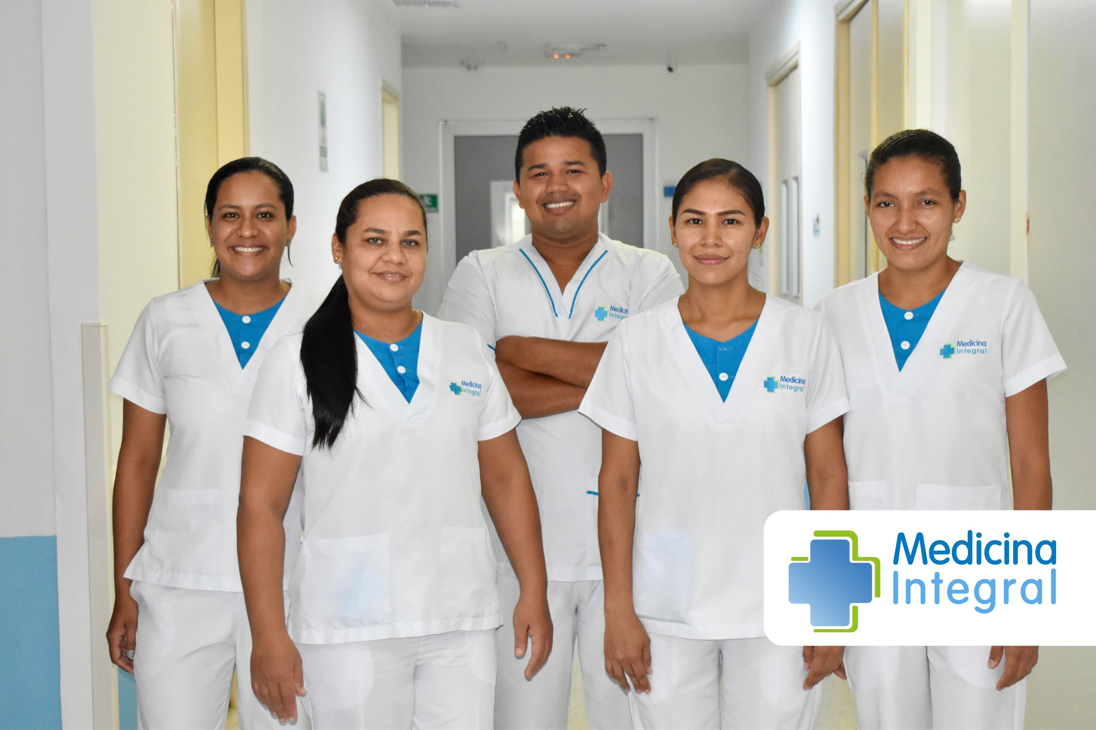 Su portafolio de servicios incluye especialidades clínicas como cirugía cardiovascular, cirugía de tórax, neurocirugía, cirugía bariátrica, urología, ortopedia y más.