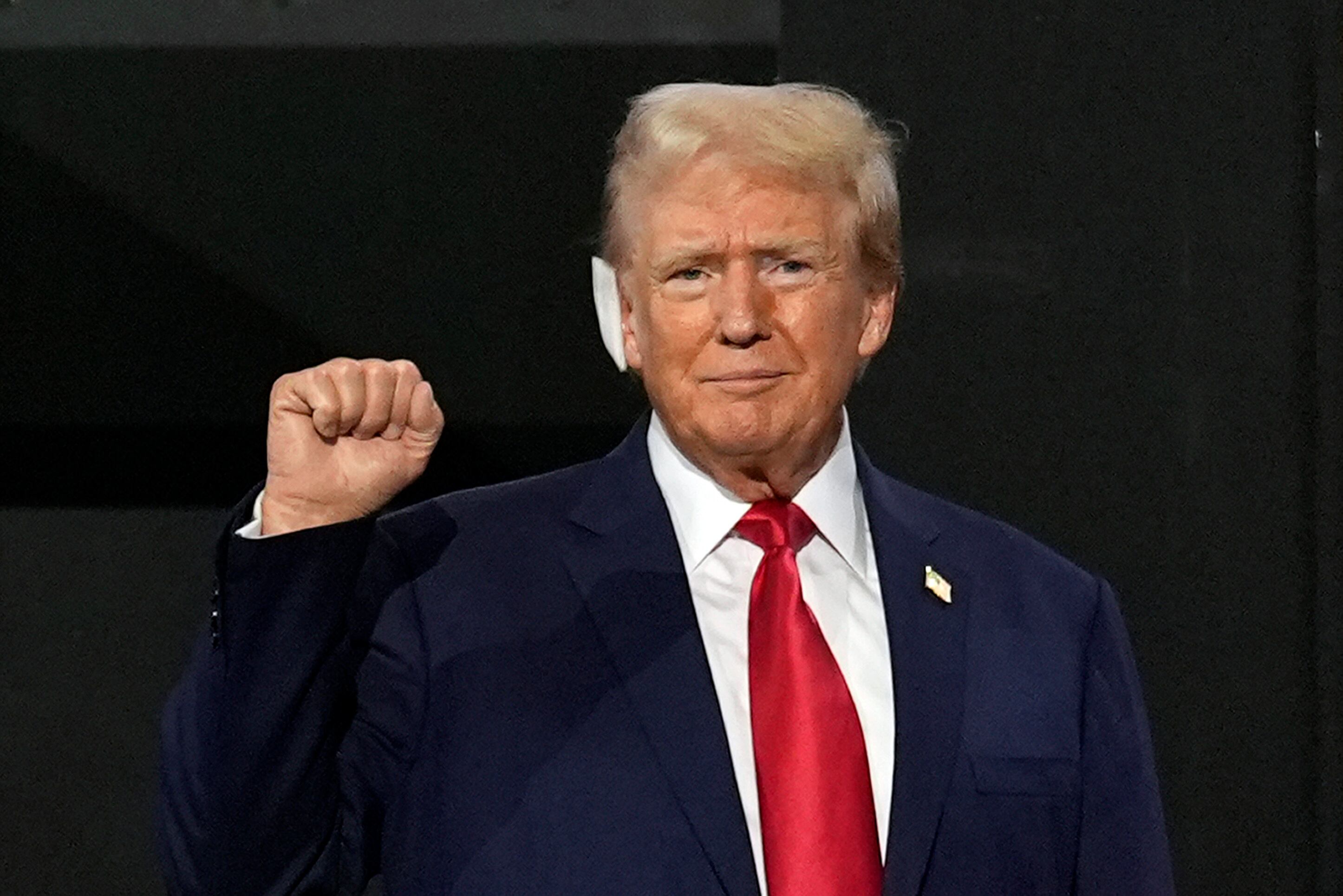El candidato presidencial republicano, el expresidente Donald Trump, asiste al primer día de la Convención Nacional Republicana, el lunes 15 de julio de 2024, en Milwaukee. (Foto AP/Carolyn Kaster)
