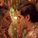 Francisca Estévez y Emmanuel Restrepo en la escena de la fiesta.