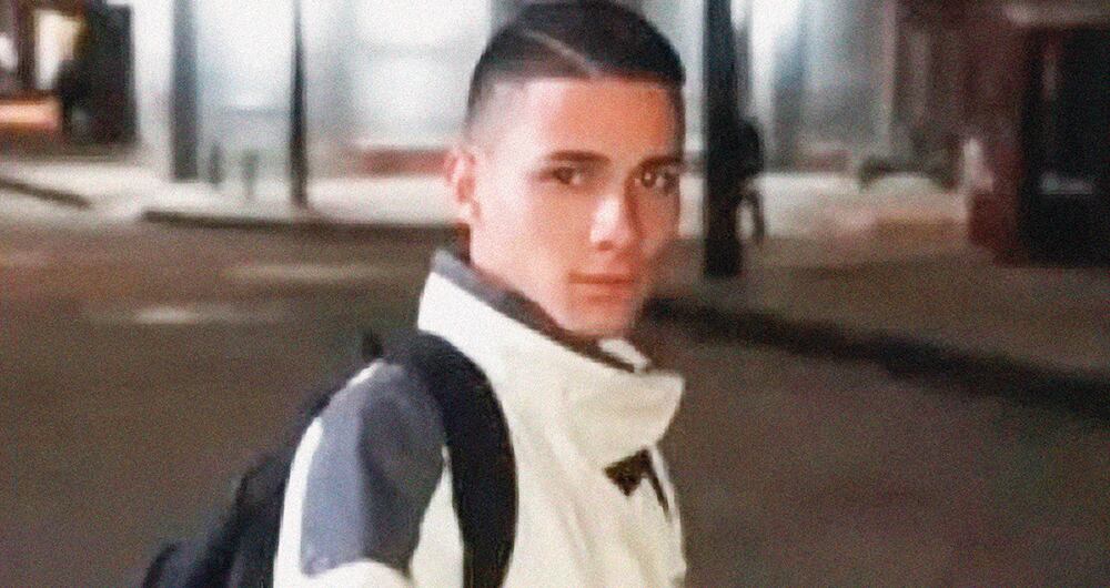    Juan Esteban Alzate fue asesinado en un bus de TransMilenio por pisar a un hombre, quien lo agredió con un arma blanca. 
