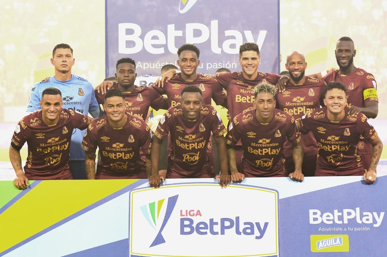 Imagen del partido de ida de las semifinales de la Liga Colombiana 2026 entre Deportes Tolima y Atlético Nacional.