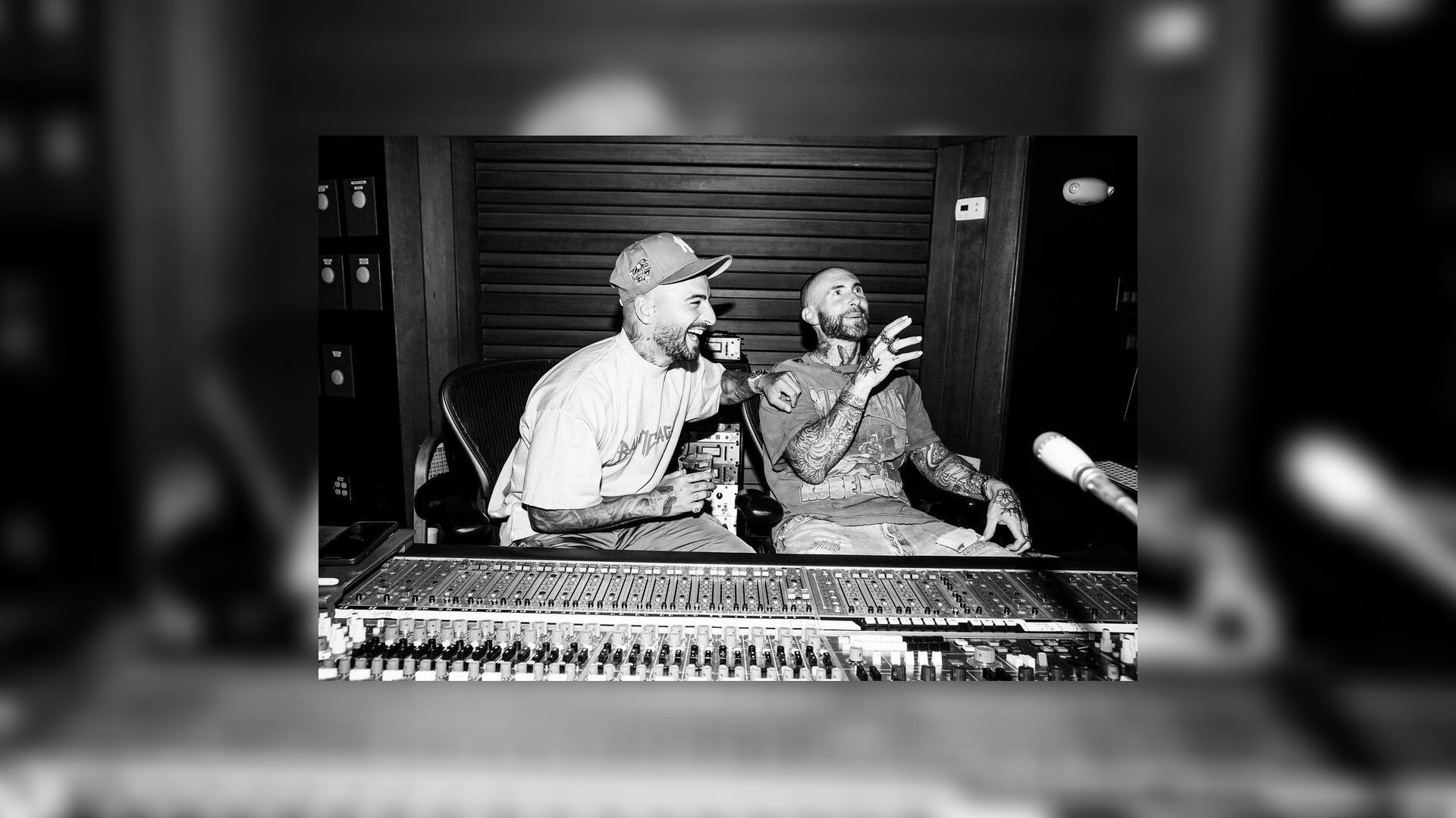 Maluma y Adam Levine vienen trabajando en su colaboración desde junio. Foto: Instagram @adamlevine.