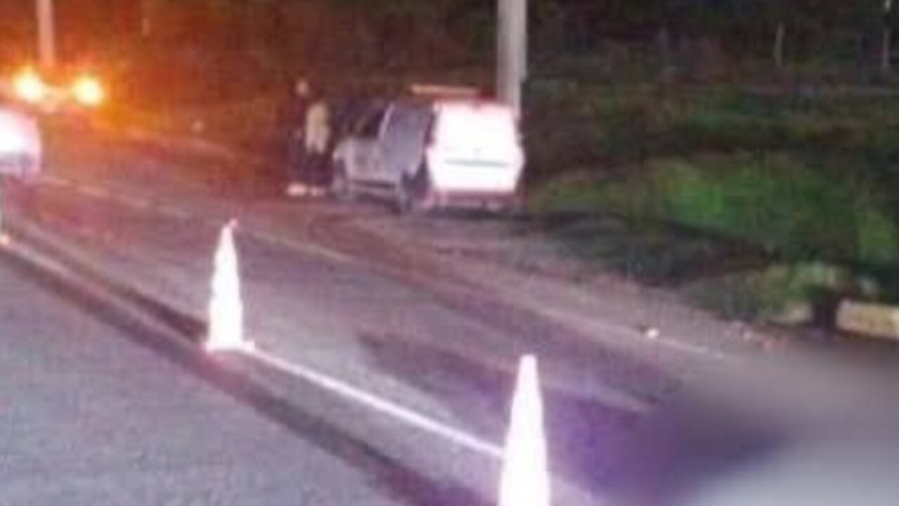 Al parecer, la familia intentaba cruzar la calle.