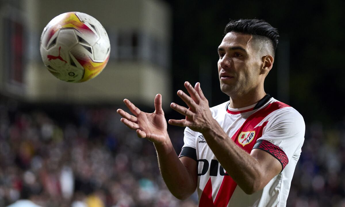 MADRID, SPAIN - NOVEMBER 01: Radamel Falcao of Rayo Vallecano reacts during the La Liga Santander match between Rayo Vallecano and RC Celta de Vigo at Campo de Futbol de Vallecas on November 01, 2021 in Madrid, Spain. (Photo by Getty Images/Diego Souto/Quality Sport Images)
