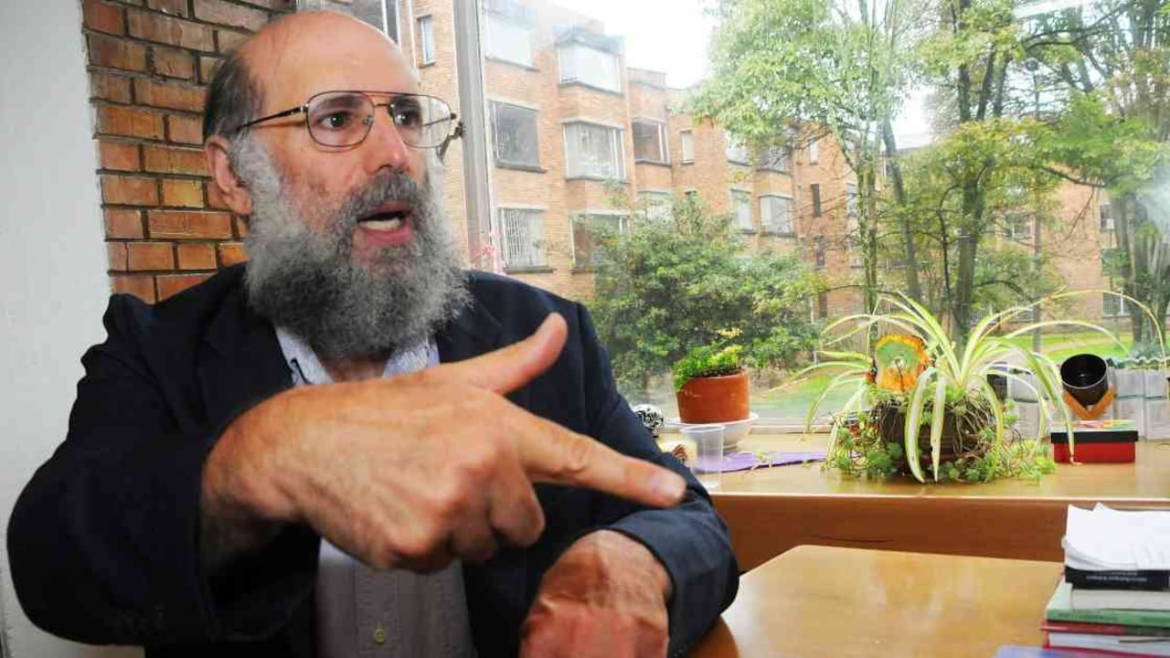 Steven Emerman, doctor en geofísica, asegura que construir una presa en Suratá generaría graves riesgos para su población. Foto: Nicolás Bojacá-Unimedios.