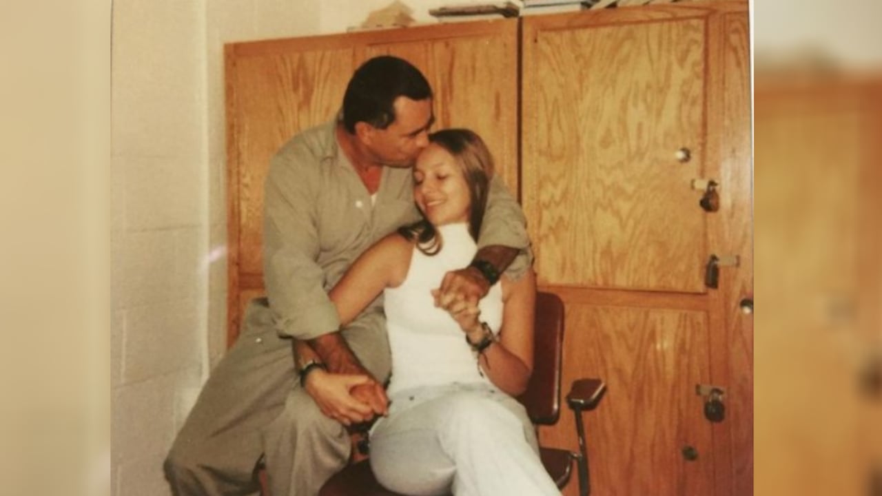 Hija de Carlos Lehder, Mónica Lehder, ahora vende accesorios religiosos