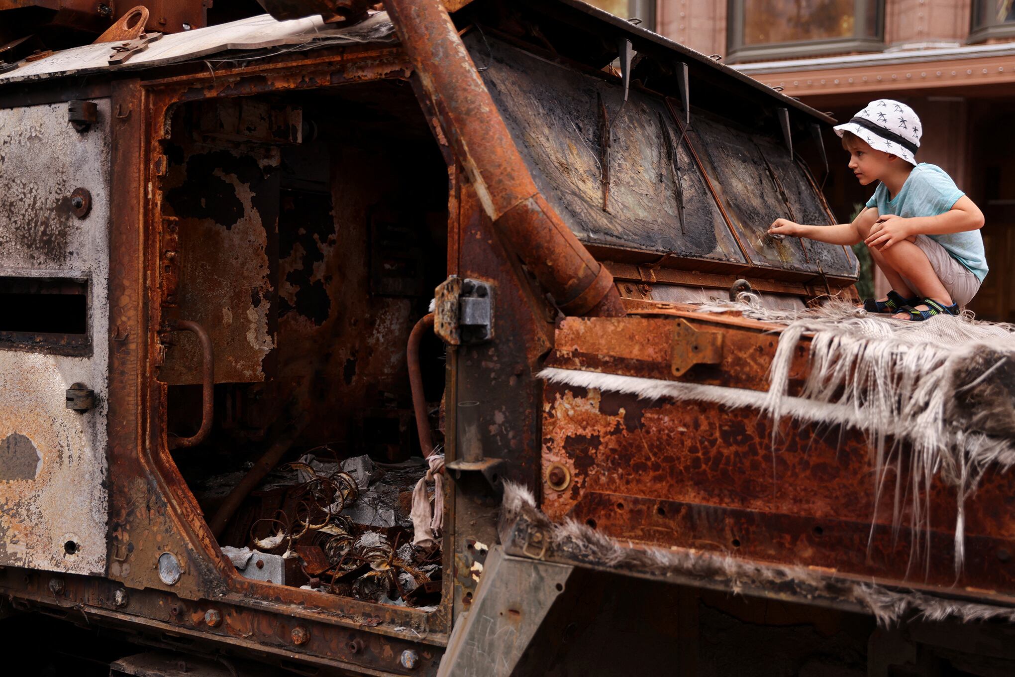 En imágenes : Ucrania exhibe tanques rusos destruidos en Kyiv