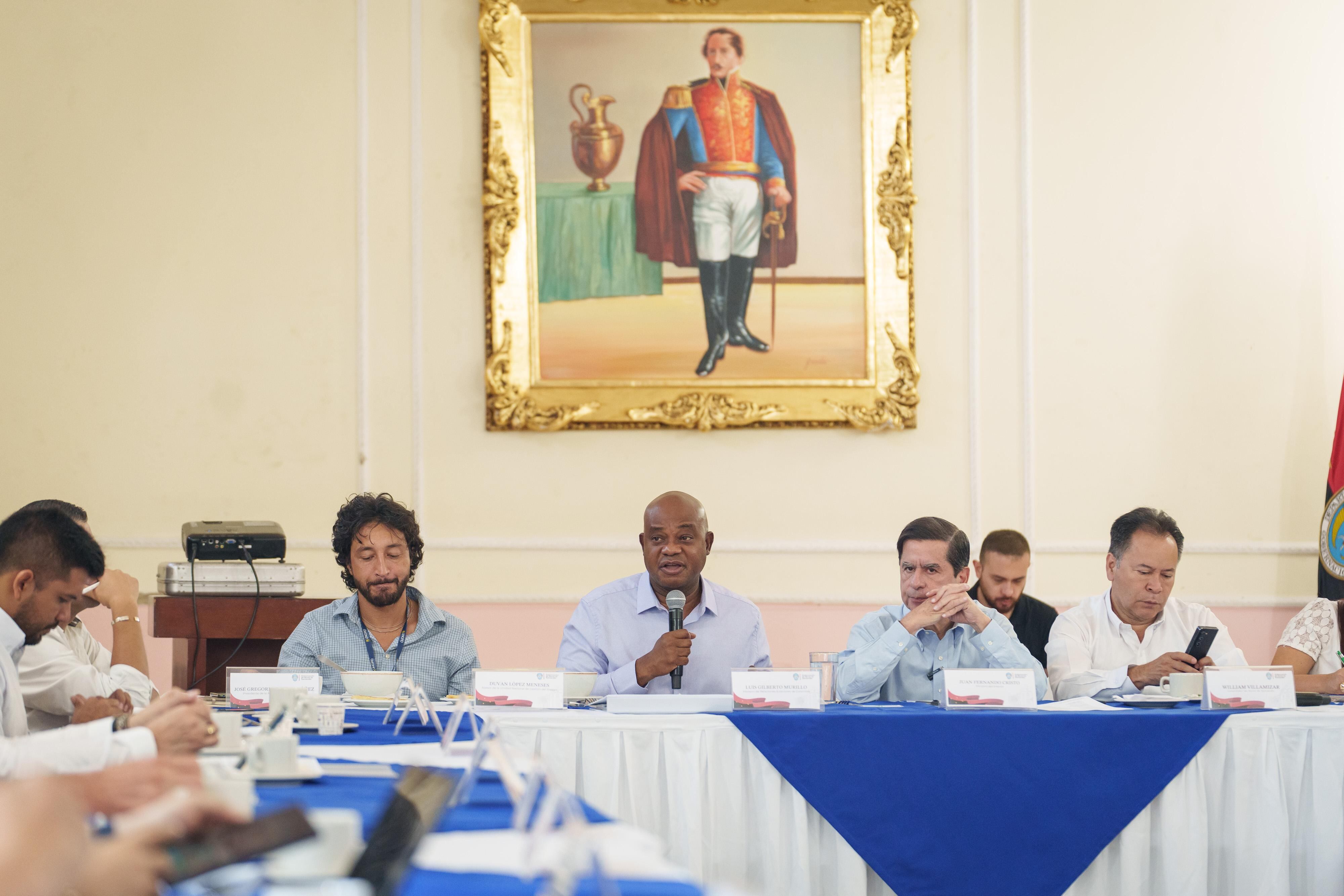 Luis Gilberto Murillo aseguró que el gobierno de Gustavo Petro ha sido “prudente” frente a la administración de Maduro.