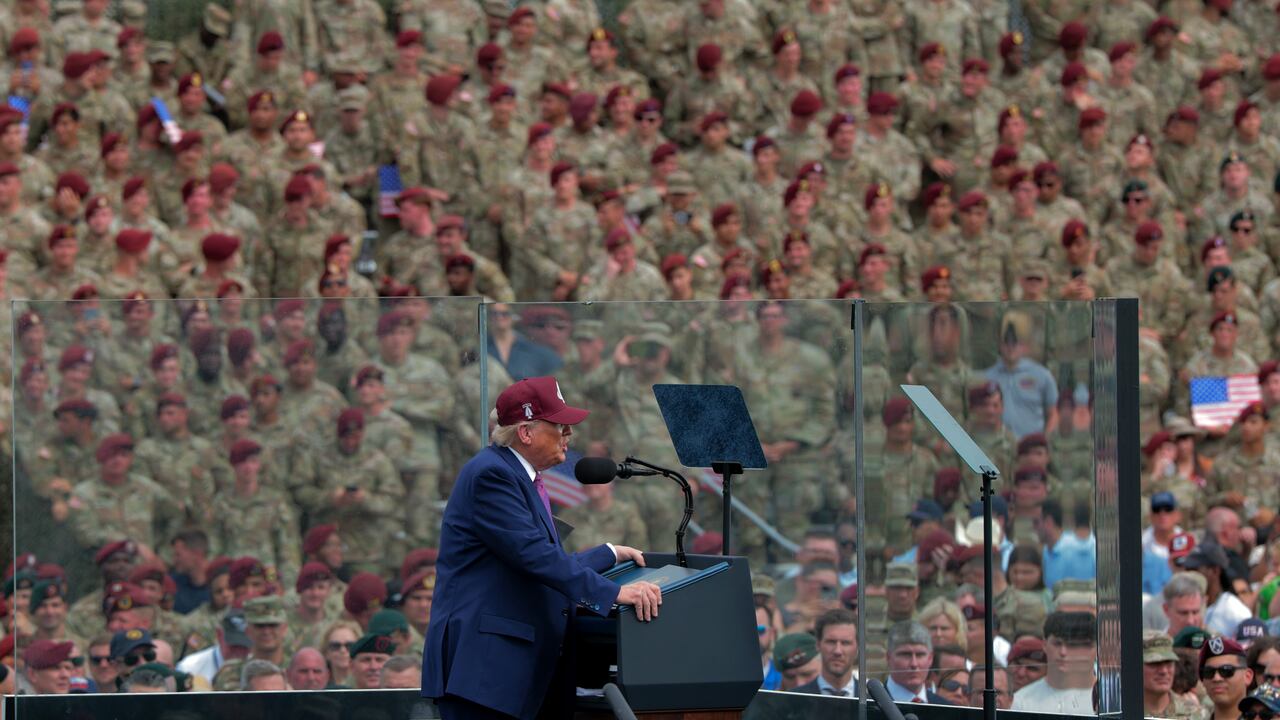 Discurso del mandatario en la base militar de Fort Bragg.
