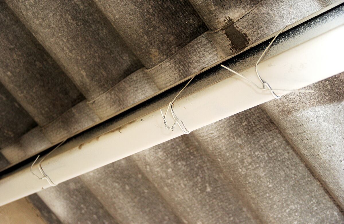 Así quedaron 'amarradas' las tejas. Foto: Carlos Bernate /SEMANA.