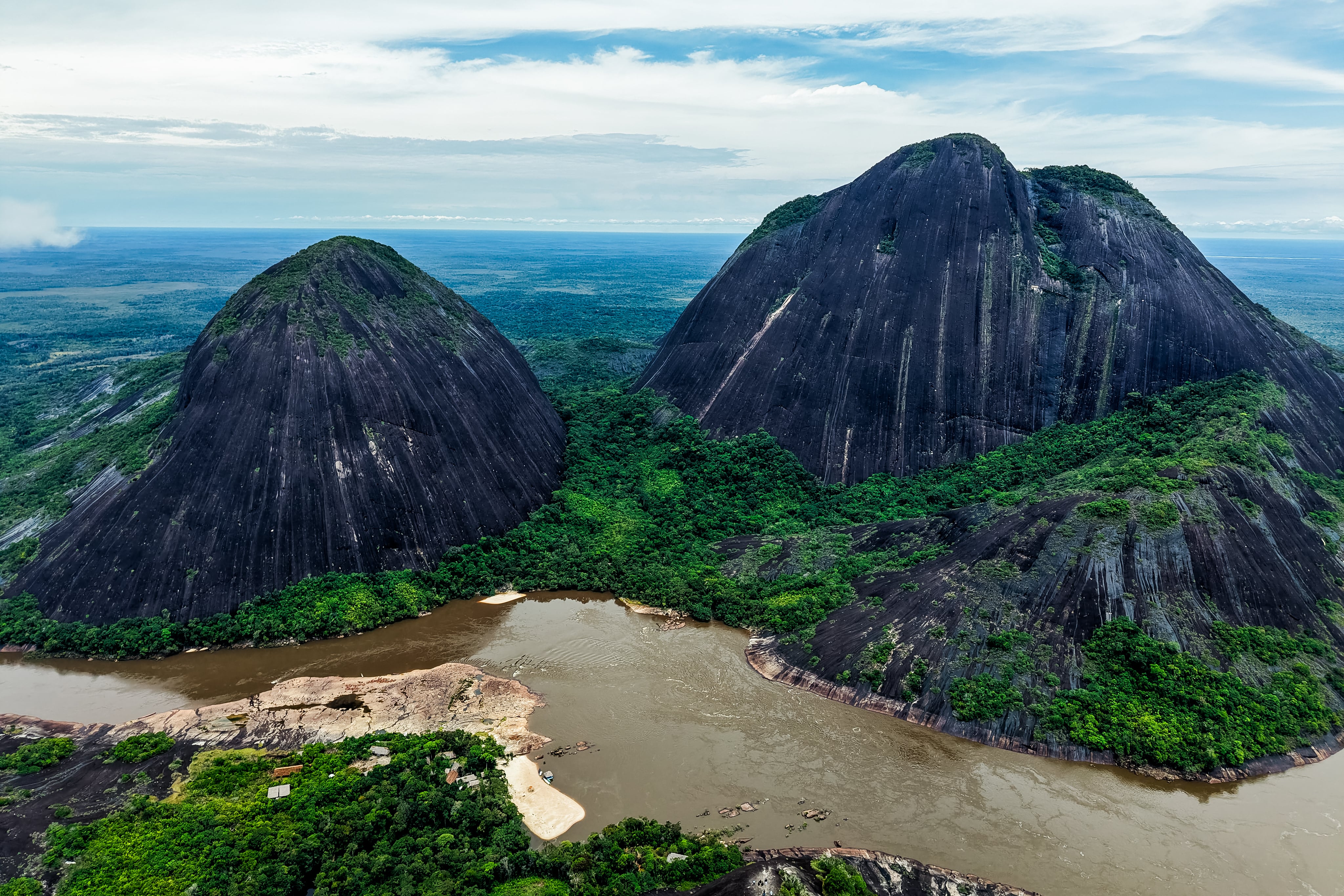 Cerros de Mavicure en Puerto Inirida, Guainia