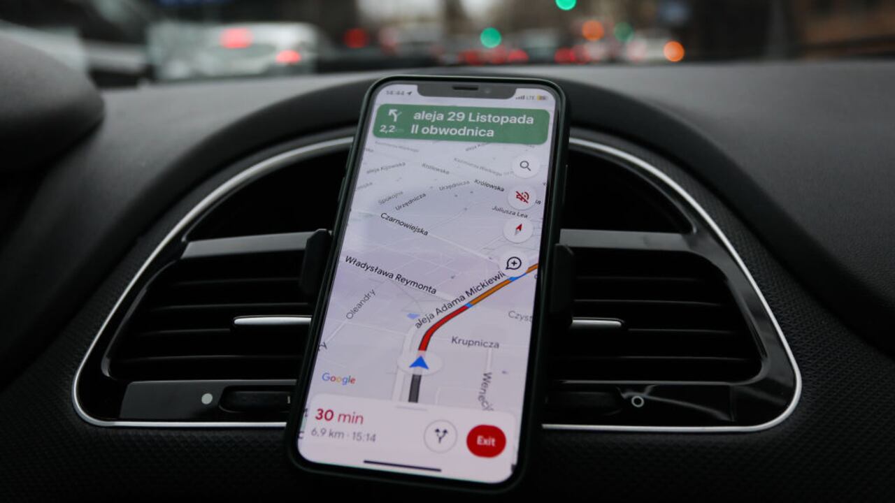 ¿Buscando precios bajos de gasolina? Descubra cómo ubicar la estación de servicio más barata con la ayuda de Google Maps.